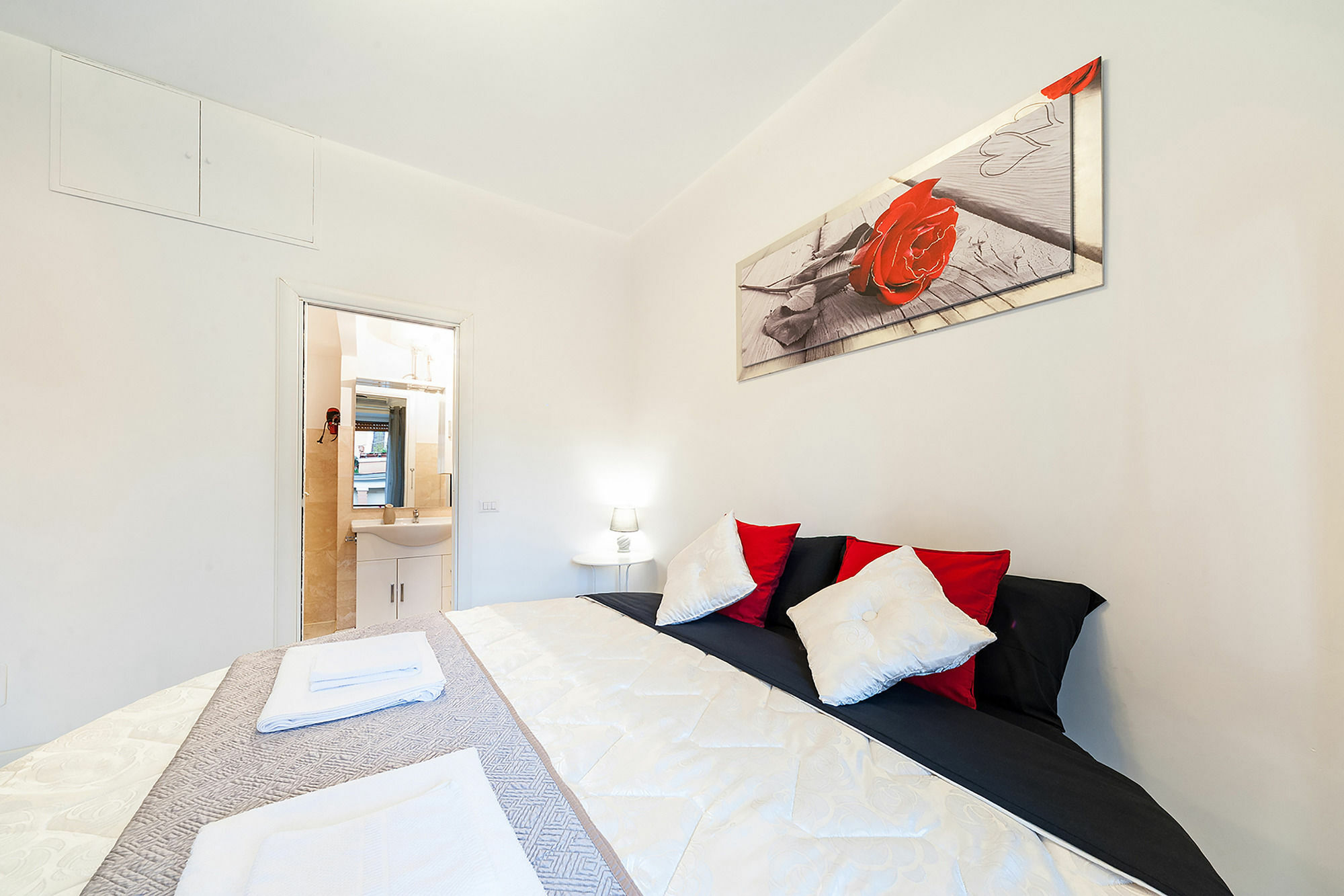 Hosting Flats Guesthouse ローマ エクステリア 写真
