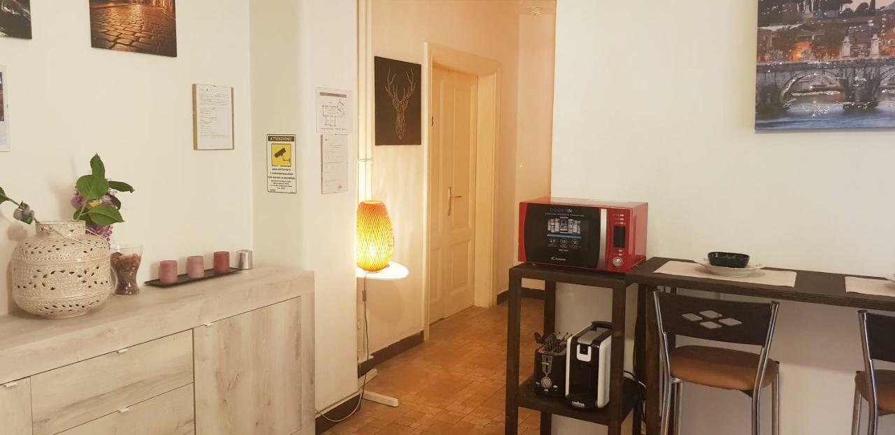 Hosting Flats Guesthouse ローマ エクステリア 写真