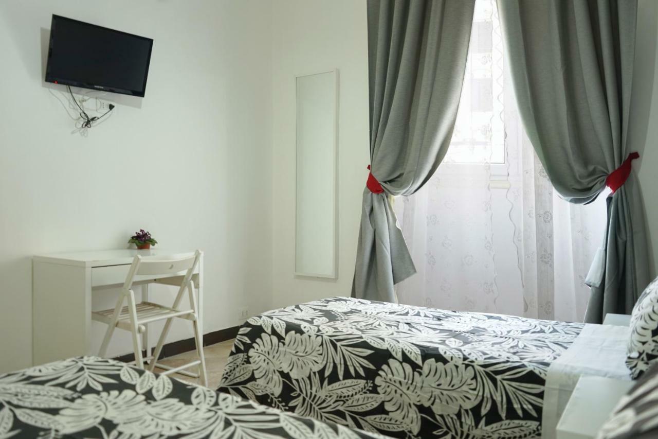 Hosting Flats Guesthouse ローマ エクステリア 写真